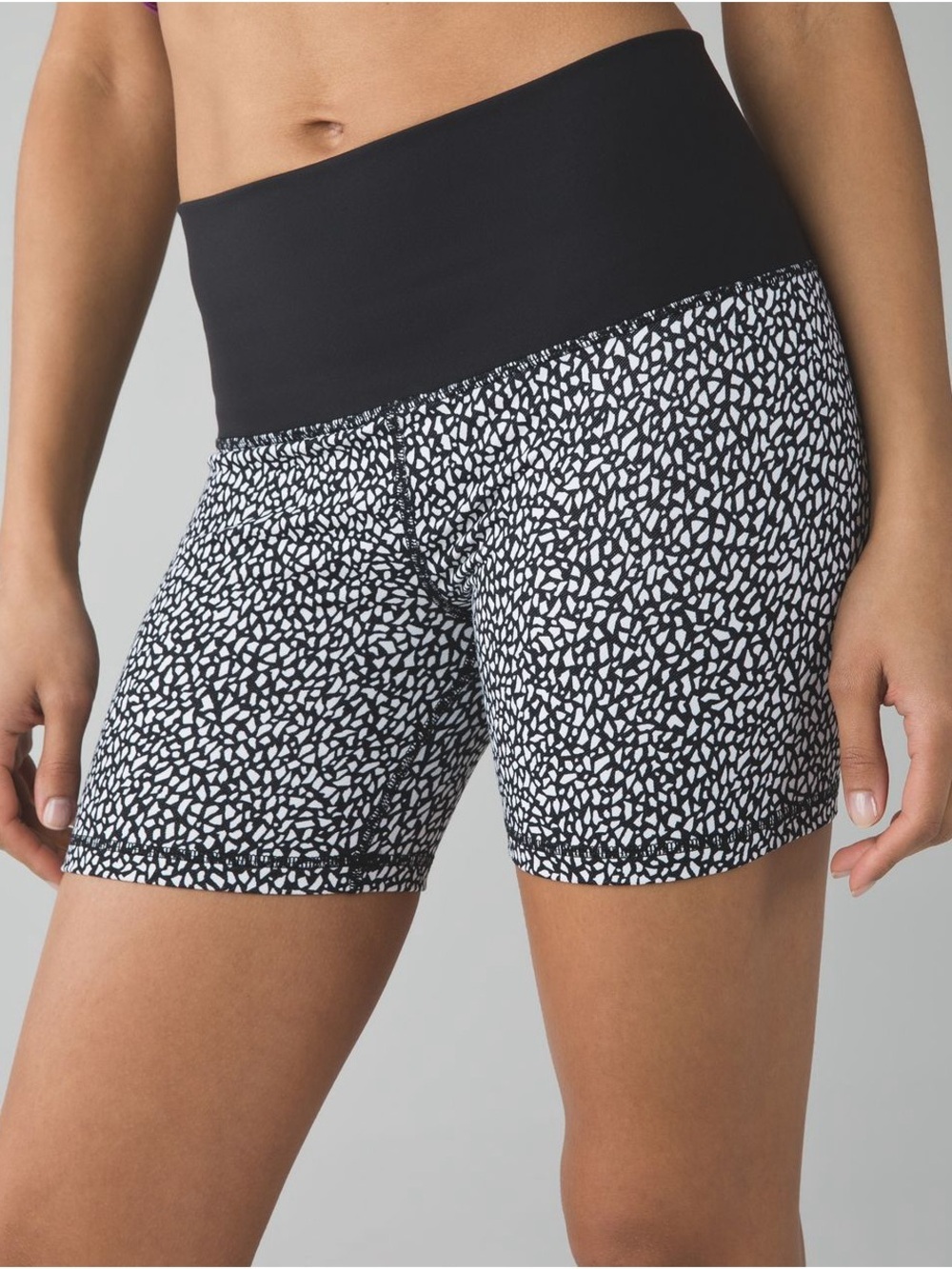 lululemon athletica Groove Short II Black White High-Waist Printed Bike Size 10
